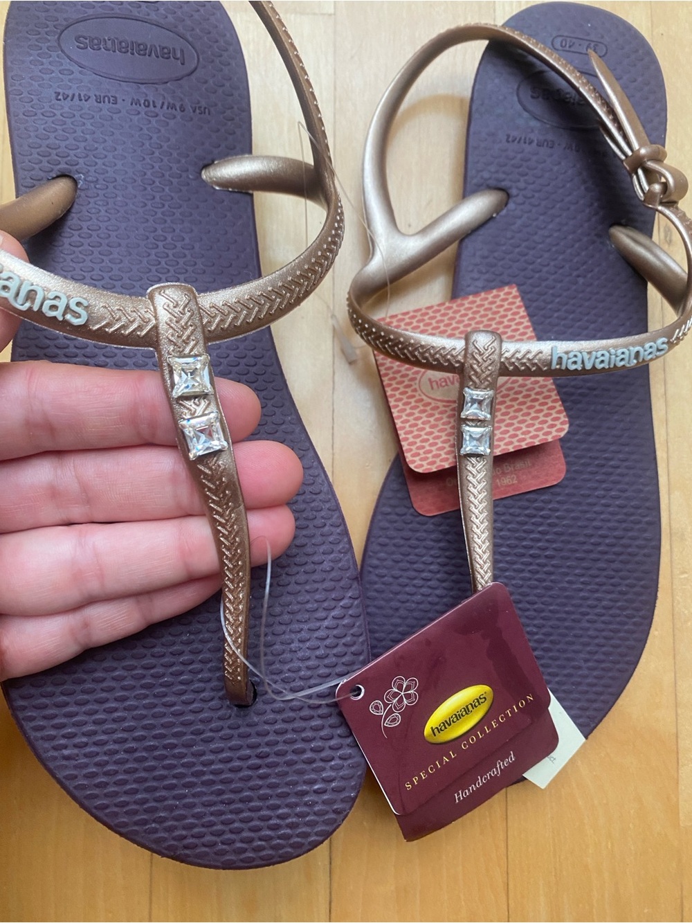 NWT HAVAIANAS with Swarovski crystals Size 9/10